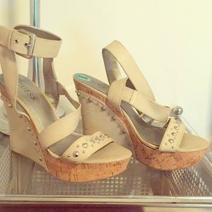 Guess wedge